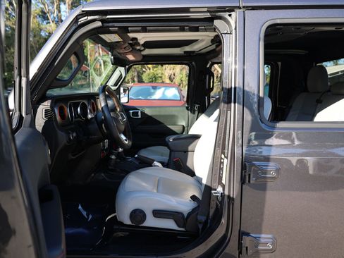 Used 2022 Jeep Gladiator Mojave w/ LED Lighting Group image 9