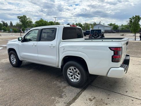 Used 2024 Nissan Frontier SV AWD/4WD image 5