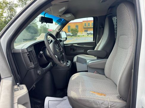 Used 2013 Chevrolet Express 1500 RWD image 11
