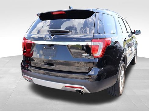 Used 2016 Ford Explorer XLT w/ Equipment Group 202A AWD/4WD image 16