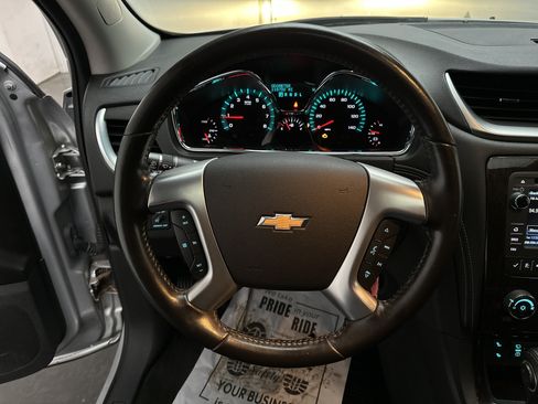 Used 2017 Chevrolet Traverse LT w/ Style and Technology Package FWD image 26