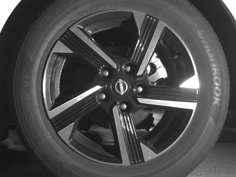Used 2025 Nissan Sentra SV FWD image 14