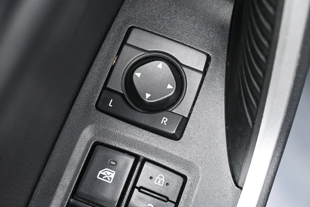 Used 2021 Toyota RAV4 XLE AWD/4WD image 12