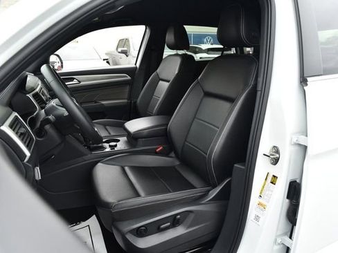 Used 2023 Volkswagen Atlas Cross Sport SE image 18