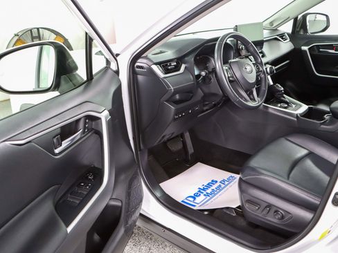 Used 2023 Toyota RAV4 XLE Premium image 3