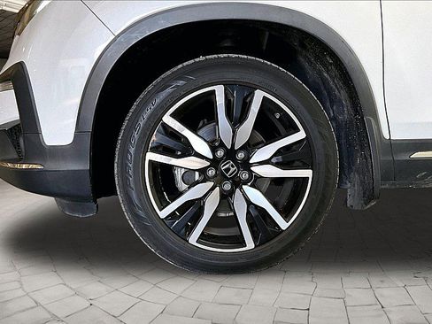 Used 2020 Honda Pilot Touring image 7