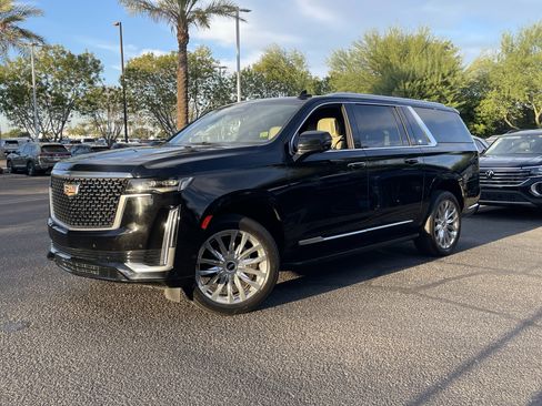 Used 2023 Cadillac Escalade ESV Premium Luxury image 31