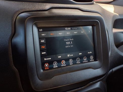 Used 2020 Jeep Renegade Altitude FWD image 7