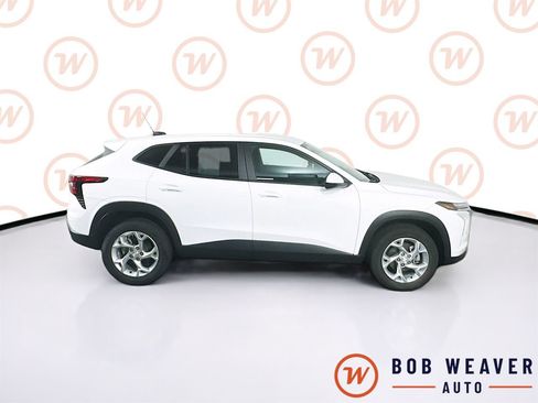 Used 2024 Chevrolet Trax LS w/ LS Convenience Package FWD image 9