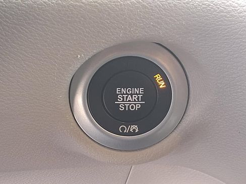 Used 2023 Chrysler Voyager LX FWD image 7