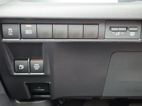 Certified 2025 Toyota Sienna XLE w/ XLE Plus Package FWD image 17