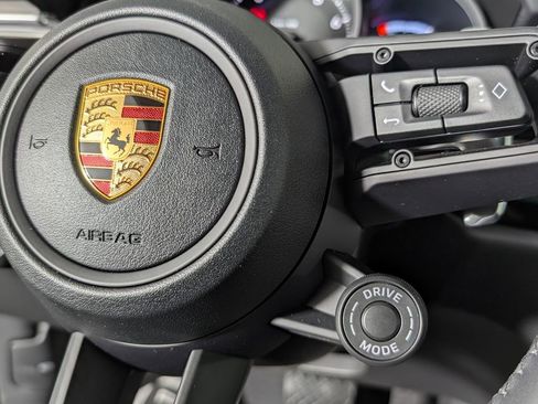 New 2026 Porsche Macan image 37