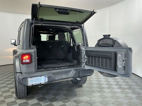 Used 2019 Jeep Wrangler Unlimited Sport image 8