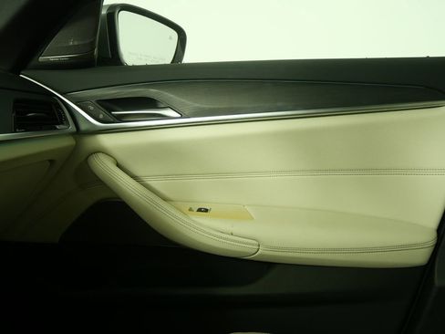 Certified 2023 BMW 540i w/ Executive Package image 25