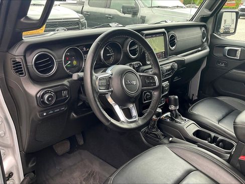 Used 2023 Jeep Wrangler Sahara w/ Cold Weather Group image 13