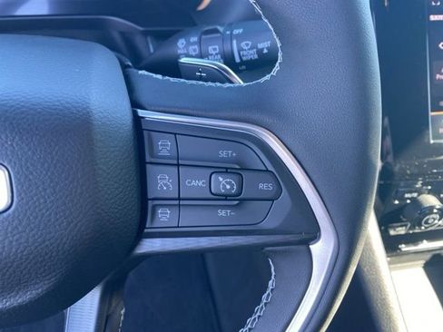 New 2025 Jeep Grand Cherokee Altitude image 17