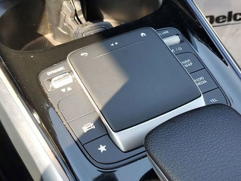 Used 2022 Mercedes-Benz GLB 250 4MATIC image 33