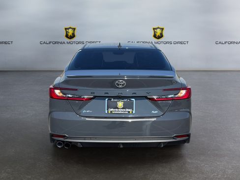 Used 2025 Toyota Camry SE w/ Convenience Package FWD image 4