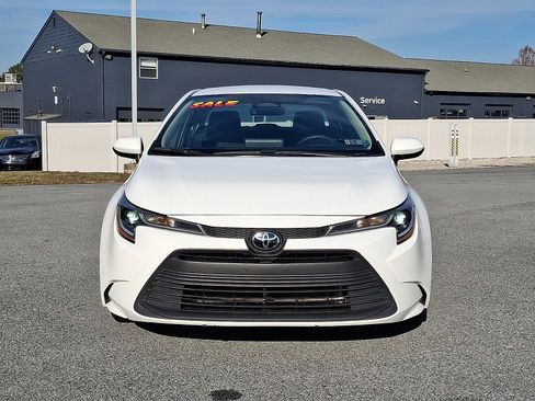 Used 2023 Toyota Corolla LE image 2