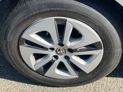 Used 2017 Toyota Prius Two w/ Prius Two Safety Plus Package FWD image 17