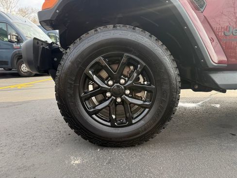 Used 2022 Jeep Gladiator Sport image 10