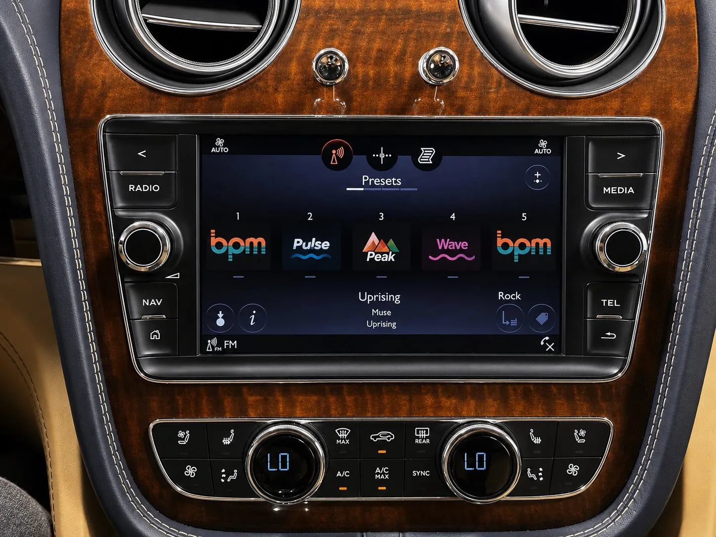 Used 2017 Bentley Bentayga AWD/4WD image 36