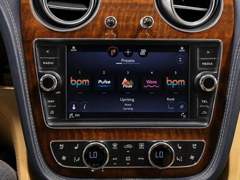 Used 2017 Bentley Bentayga AWD/4WD image 36