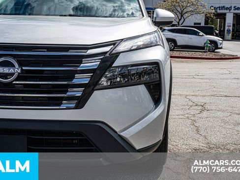 Used 2025 Nissan Rogue SV image 17