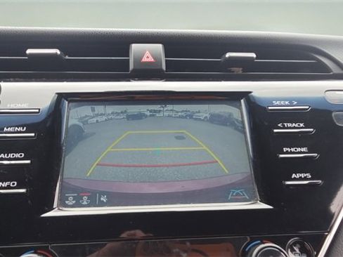 Used 2018 Toyota Camry XLE image 32