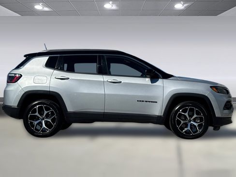 Used 2025 Jeep Compass Limited AWD/4WD image 7