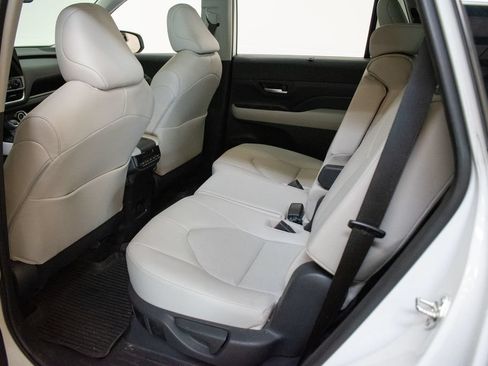 Used 2024 Toyota Grand Highlander AWD image 23
