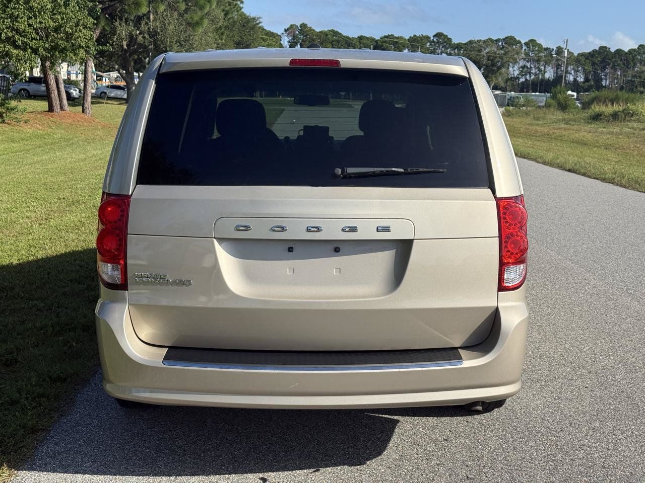 Used 2015 Dodge Grand Caravan American Value Package w/ UConnect Hands-Free Group FWD image 7