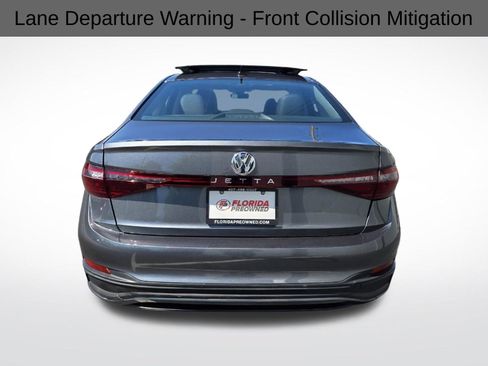 Used 2025 Volkswagen Jetta SE image 8