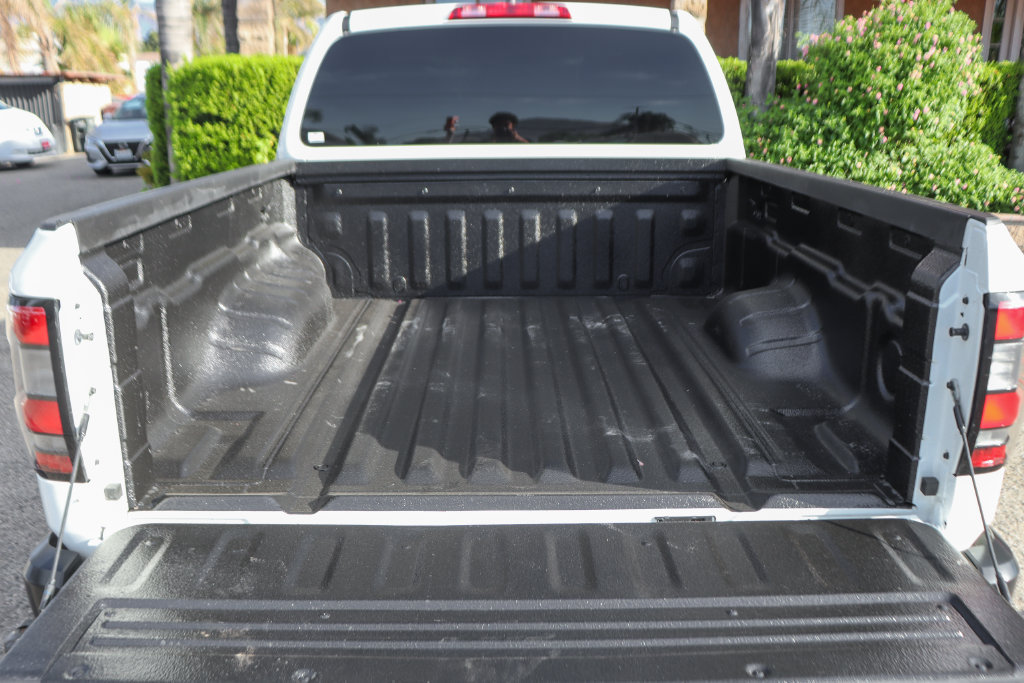 Used 2024 Nissan Frontier S w/ Technology Package RWD image 11