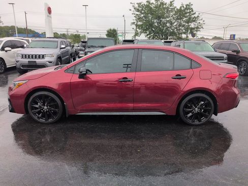 Used 2022 Toyota Corolla SE FWD image 2