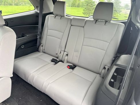 Used 2022 Honda Pilot Touring image 16