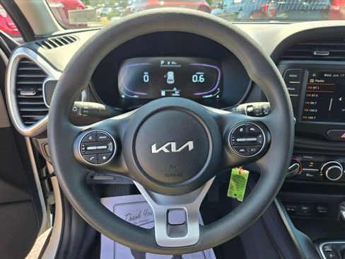 Used 2025 Kia Soul LX w/ LX Technology Package FWD image 34