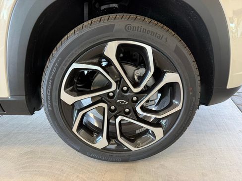 New 2026 Chevrolet Trax RS w/ Sunroof Package FWD image 38