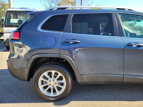 Used 2019 Jeep Cherokee Latitude w/ Popular Appearance Group image 16