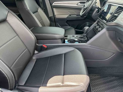 Used 2023 Volkswagen Atlas Cross Sport SE FWD image 23
