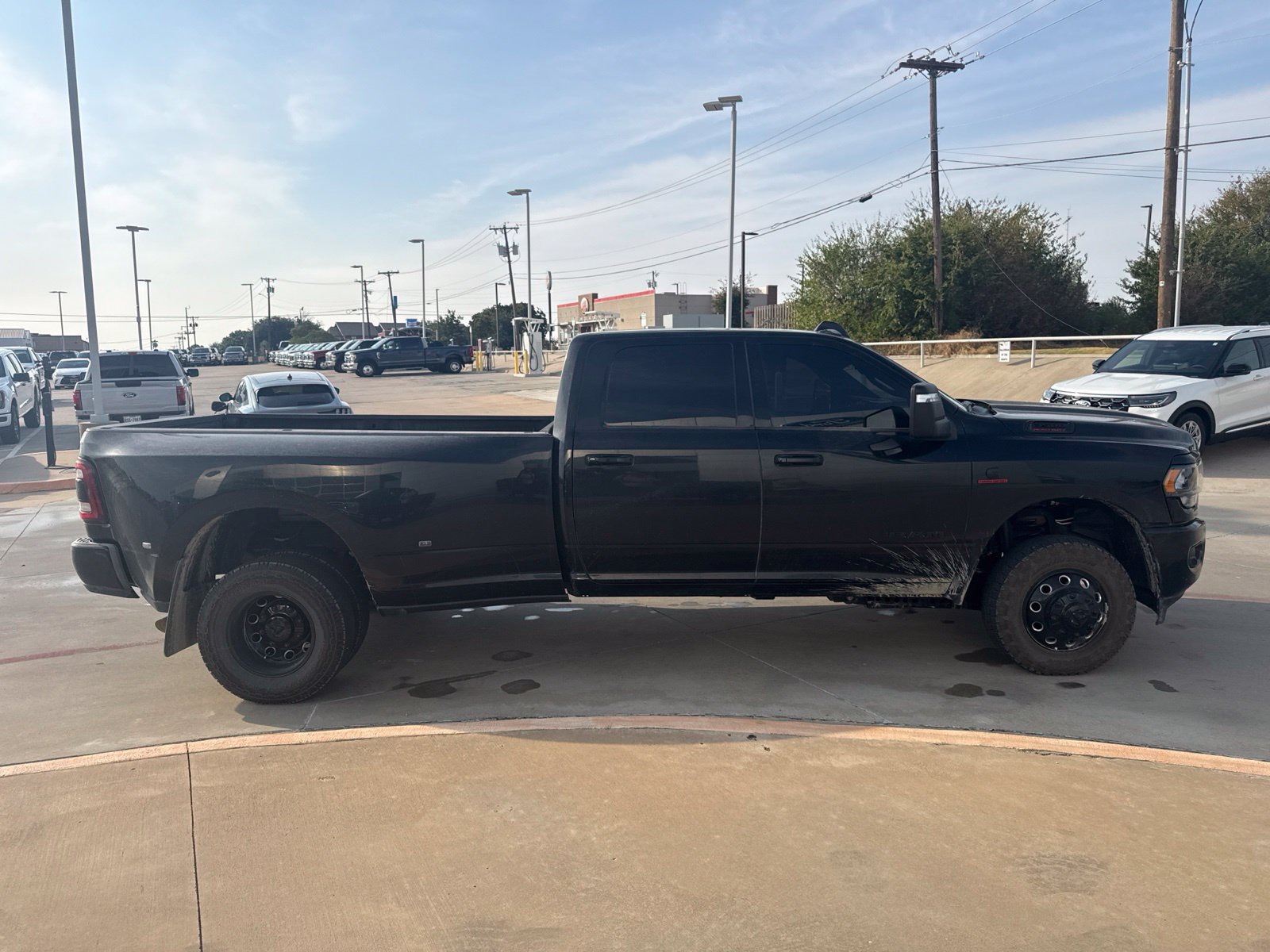 Used 2024 RAM 3500 Big Horn w/ Night Edition AWD/4WD image 4