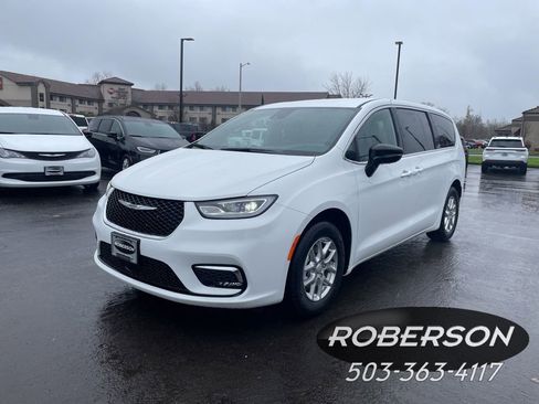 New 2026 Chrysler Pacifica Select image 1