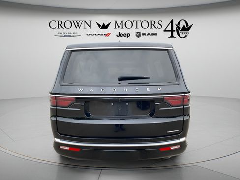 Used 2024 Jeep Wagoneer L Series III w/ Premium Group I AWD/4WD image 13