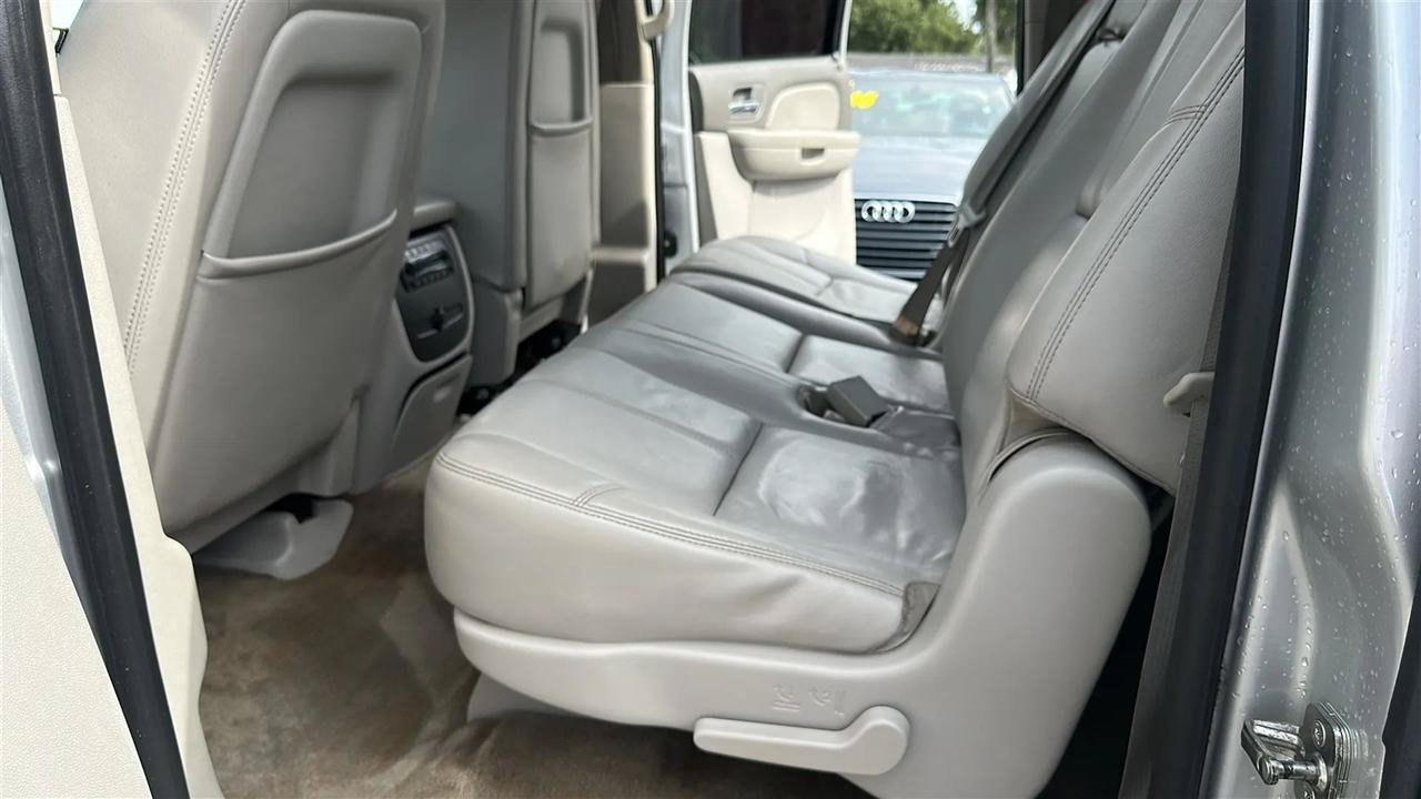 Used 2014 GMC Yukon XL SLT RWD image 25