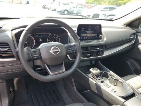 Certified 2026 Nissan Rogue SV FWD image 7