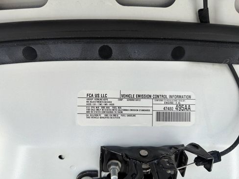 Used 2016 Jeep Cherokee Latitude AWD/4WD image 16