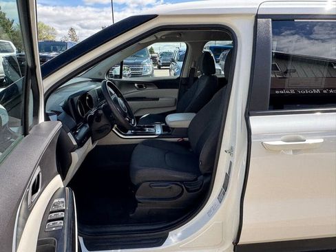 Used 2022 Kia Carnival LX FWD image 13