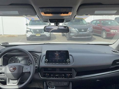 Used 2025 Nissan Rogue SV image 24