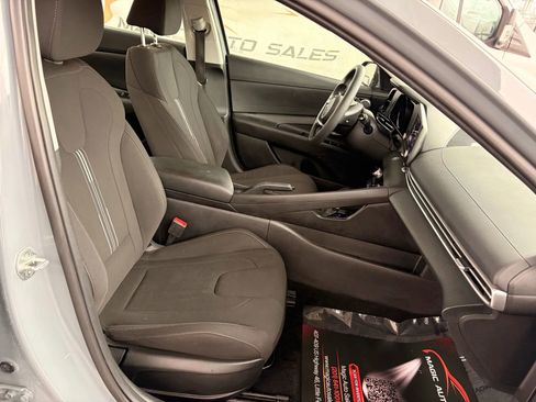 Used 2022 Hyundai Elantra SEL image 21