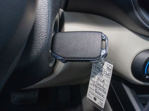 Used 2023 Kia Soul LX image 28